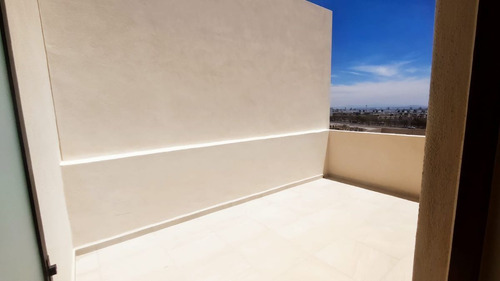 Casa En Venta Entre El Refugio Y Zibata, Estudio O 4ta Recamara, 3.5 Baños