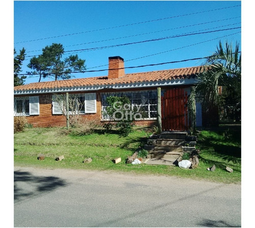 Casa En Venta, Cantegril, Punta Del Este- Ref: 24078