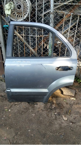 Vendo Puerta Trasera Izquierda De Kia Sorento, Año 2006