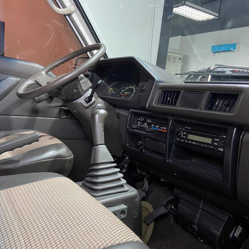Imagen 8 de 13 de Mitsubishi Panel L300
