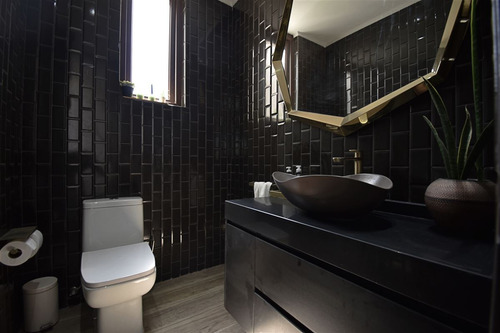 Casa En Venta De 5 Dorm. En Colina