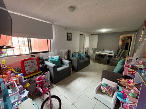 Departamento En Tercer Piso A Una Cuadra De Plan De Ayala
