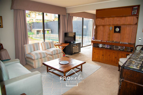 Casa En Venta De 6 Dorm. En Lo Barnechea