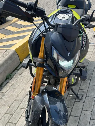 Moto Hero Hunk 2025 Casi Nueva Con Seguro Todo Riesgo