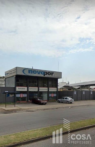 Imagen 1 de 5 de Extraorinario Galpón En Esquina Comercial