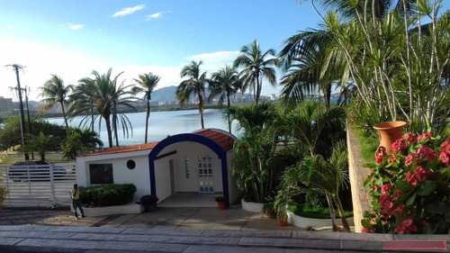 Bello Y Espacioso Apartamento. Vista Al Mar. Costa Azul