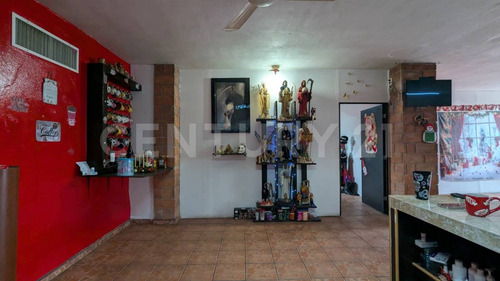 Local Comercial Con Casa Habitación En Venta, Col. Centro, Mazatlán, Sinaloa.