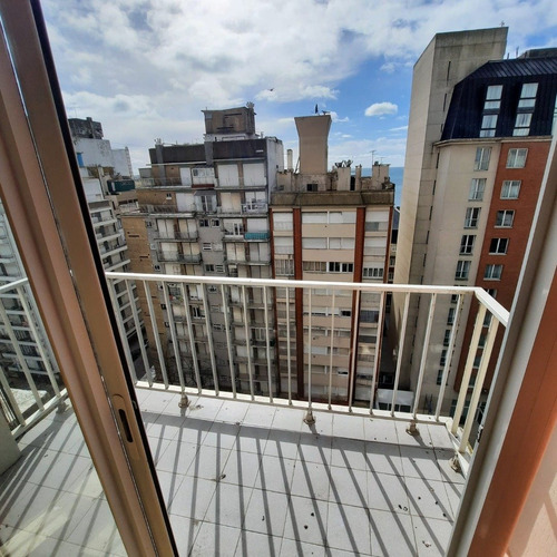 Imagen 4 de 15 de 2 Ambientes Sobre Av. Colón A Una Cuadra Del Mar