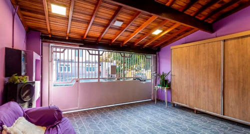 Casa Térrea Espaçosa Com Lindo Sótão - Rua Tranquila E Localização Excelente
