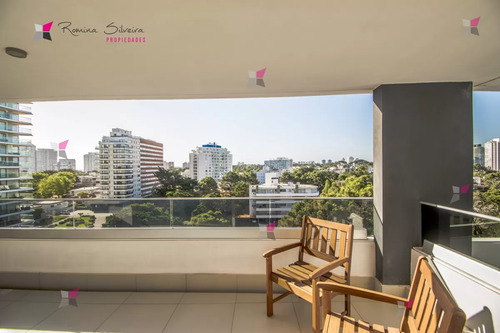 Venta De Apartamento De 2 Dormitorios Y Dependencia En Torre Esmeralda Punta Del Este
