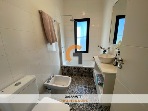 Casa En Venta, 3 Dorm.+ 1 Escritorio Barrio San Matías!