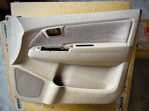 Tapiceria Puerta Delantera Derecha Fortuner Del 2005 Al 2009