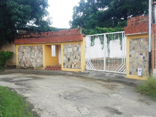 Venta Casa En Urb. La Esperanza, Tocuyito