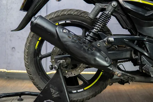 Bajaj Pulsar 180 Fi Neon 2023
