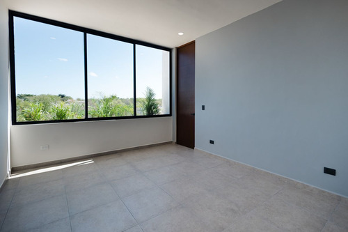 Casa(70) De 3 Recámaras En Venta En Privada Morera, Cholul