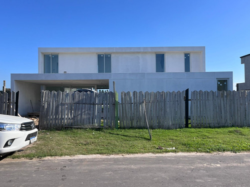 Casa A Estrenar En Lagos De Canning