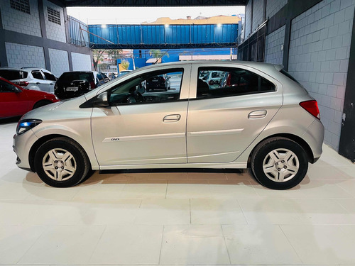 Imagem 6 de 14 de Chevrolet Onix 2013 1.0 Lt 5p