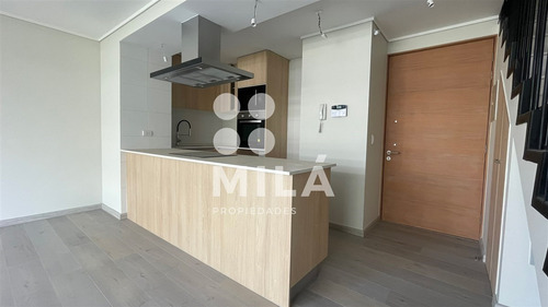 A Estrenar Duplex Pocuro. 2 Dormitorios, 2 Baños, Metro!
