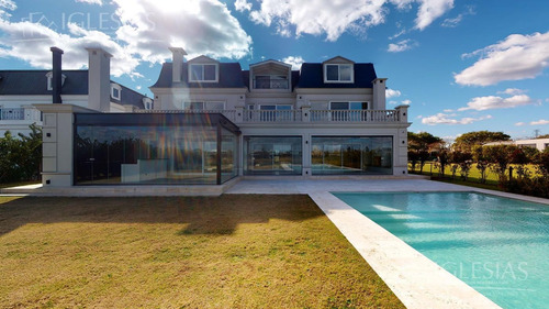 Imagen 6 de 30 de Tour 360º - Casa Al Lago - Barrio El Golf, Nordelta