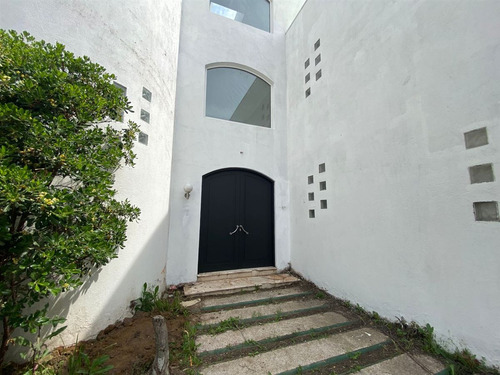 Casa En Venta De 7 Dorm. En Colina