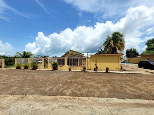 En Venta En Anaco Conjunto Cerrado, 8 Apartamentos Y Casa