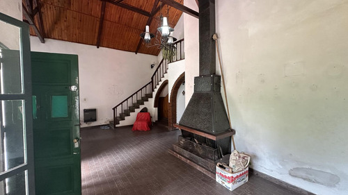 Fisherton: Muniagurria Y Córdoba, Amplisimo Jardín