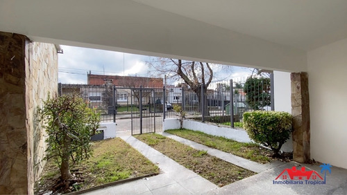 Imagen 2 de 15 de Venta De Casa En Malvin Sur 2 Dormitorios Con Renta