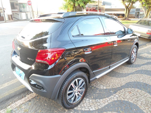 Imagem 3 de 7 de Chevrolet Onix Hatch 1.4 4p Flex Activ Automático