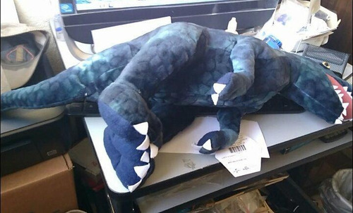 Toy Factory Jurassic World 20 Inches Plush Blue Raptor (Usado)