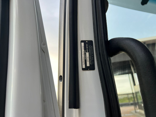Mercedes-benz Axor 1933 - 4x2 - 2019 - Leito Teto Alto