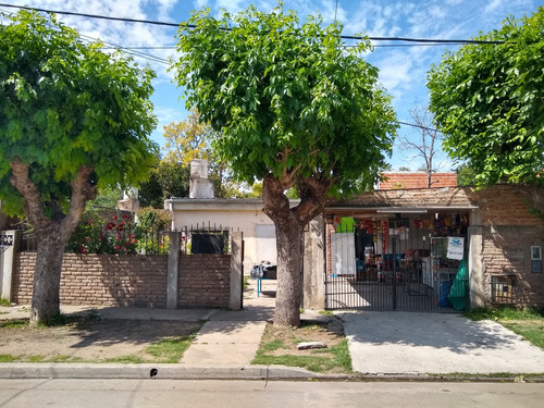 Venta Casa, Florencio Varela Centro, Calle Gutierrez A 450 Mts De Monteagudo.