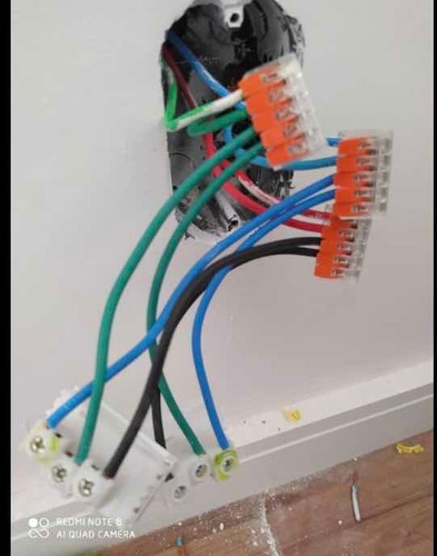 Imagem 3 de 5 de Eletrecista,instalador,marido De Aluguel.formado No Senai !!