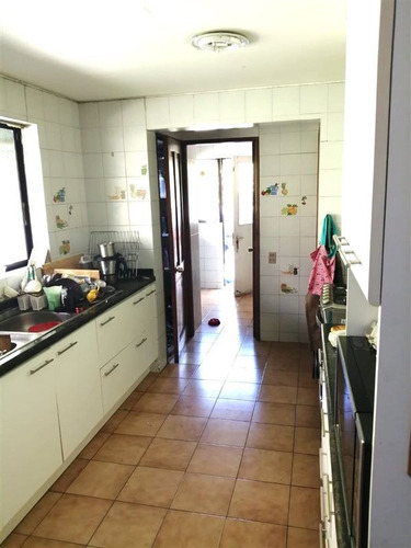 Casa En Venta De 5 Dorm. En Lo Barnechea