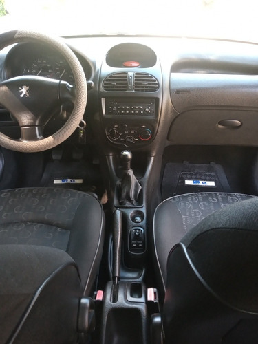 Imagen 9 de 14 de Peugeot 206 1.6 Premium