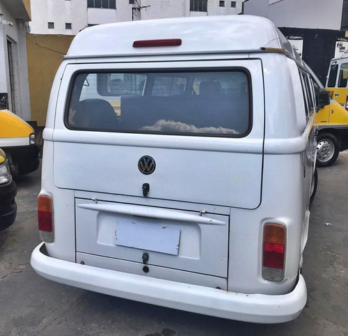 Volkswagen Kombi 2012 - 9 Lugares