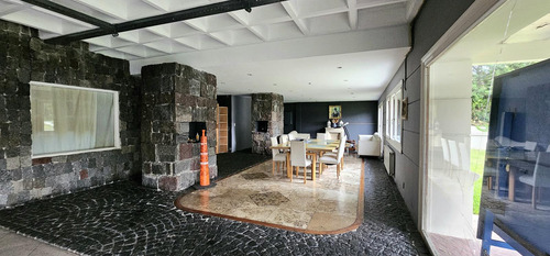 Imponente Residencia En El Corazón De Olivos.