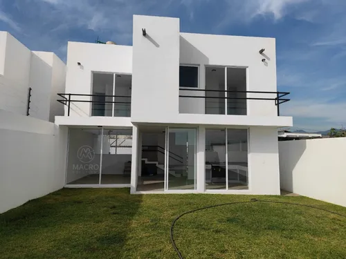Casa En Venta En Fracc. Real De Oaxtepec A Estrenar Con Alberca Y Jardín, Escriturada.