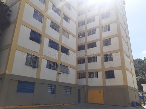 Apartamento En Venta En La Trinidad. Yr