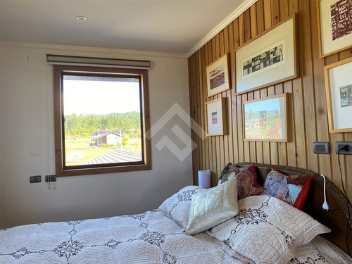 Casa En Venta De 6 Dorm. En Pucón