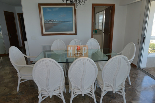 Divino Impecable Con Servicios- Ref: 1382