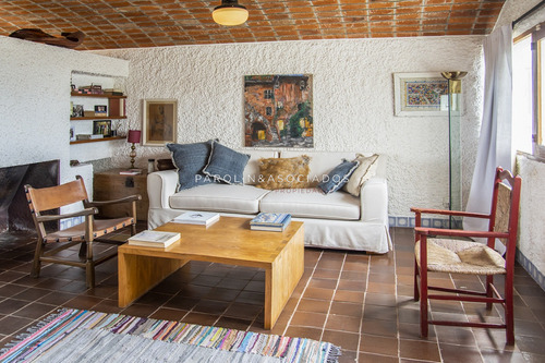 Hermosa Casa En Venta, Zona Península-punta Del Este