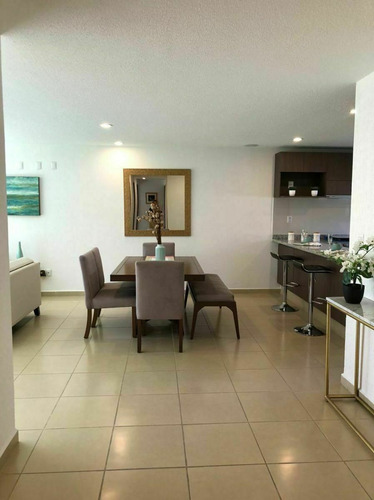 Se Vende Casa Entre El Refugio Y Zibata, 139 M2, Gran Jardín, 3 Recamaras