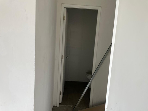 Arriendo Local Comercial De 60,71 M2, Metro Monte Tabor