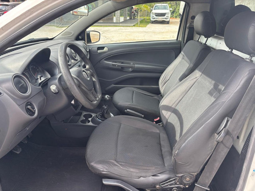 Volkswagen Saveiro 1.6 Robust Cab. Simples Total Flex 2p