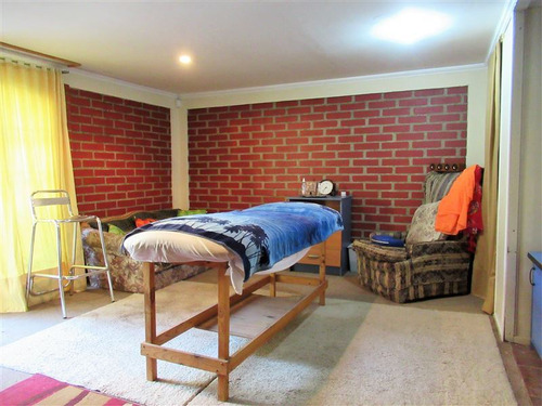 Casa En Venta De 8 Dorm. En La Florida