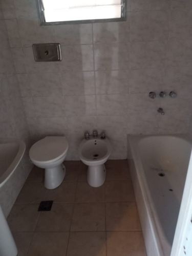 Imagen 8 de 14 de Casa Para 2 Familias En Venta En La Tablada