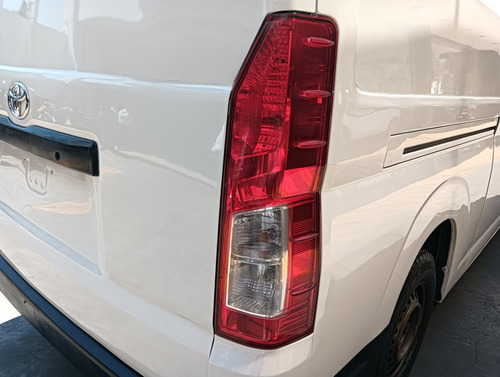 Toyota Hiace SUPER LARGA TM