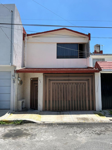 Venta De Casa En Privada En La Colonia Las Haciendas Metepec