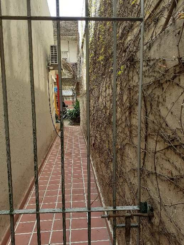 Imagen 2 de 12 de Casa En Venta, Sobre Av Rivadavia Moron Sur