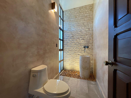 Casa En Venta Merida, Temozon Norte En Privada, Mod. Aurora, Entrega Inmediata.